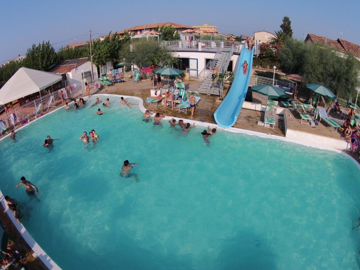 מרינה די מונטנרו Lianna Beach Resort מראה חיצוני תמונה