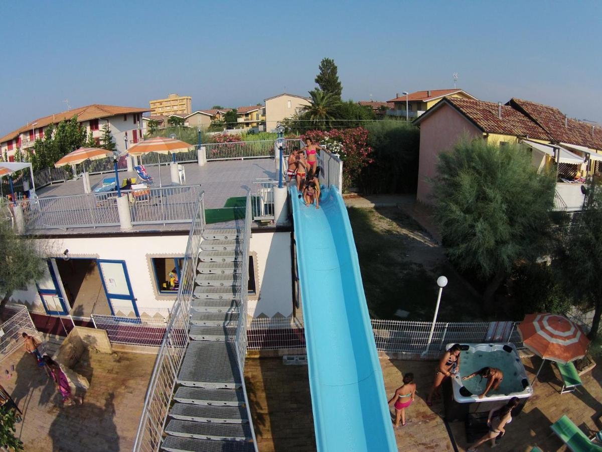 מרינה די מונטנרו Lianna Beach Resort מראה חיצוני תמונה