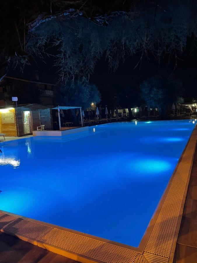 מרינה די מונטנרו Lianna Beach Resort מראה חיצוני תמונה