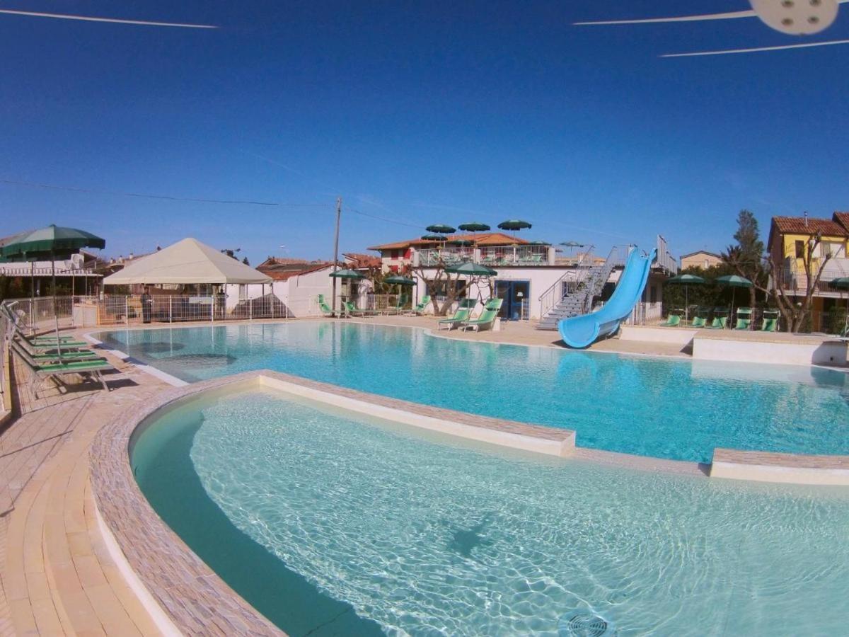 מרינה די מונטנרו Lianna Beach Resort מראה חיצוני תמונה
