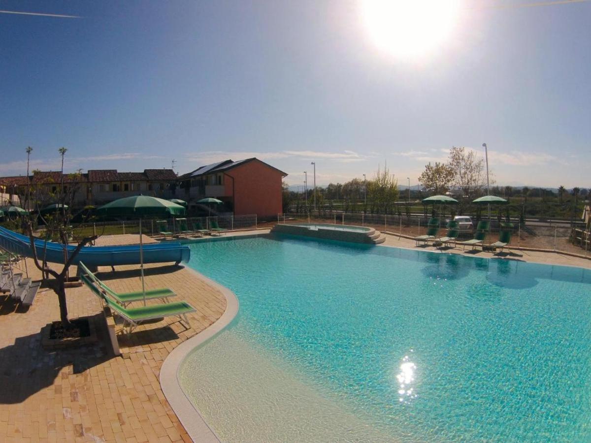 מרינה די מונטנרו Lianna Beach Resort מראה חיצוני תמונה